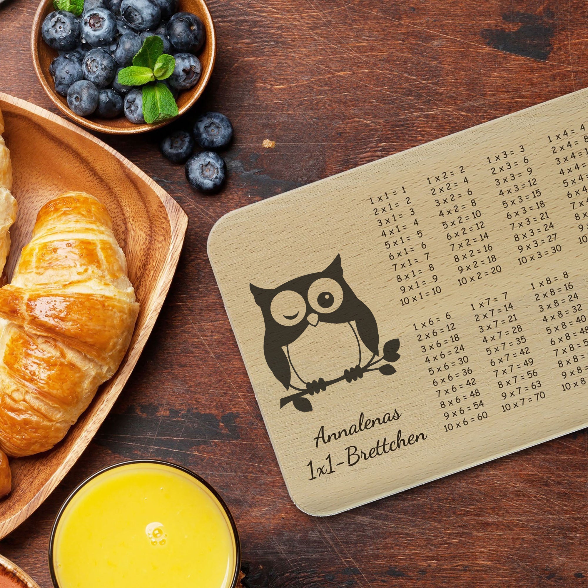 Frühstücksbrettchen 1x1 mit Kindermotiv & individueller Gravur - kinder-druckerei.de